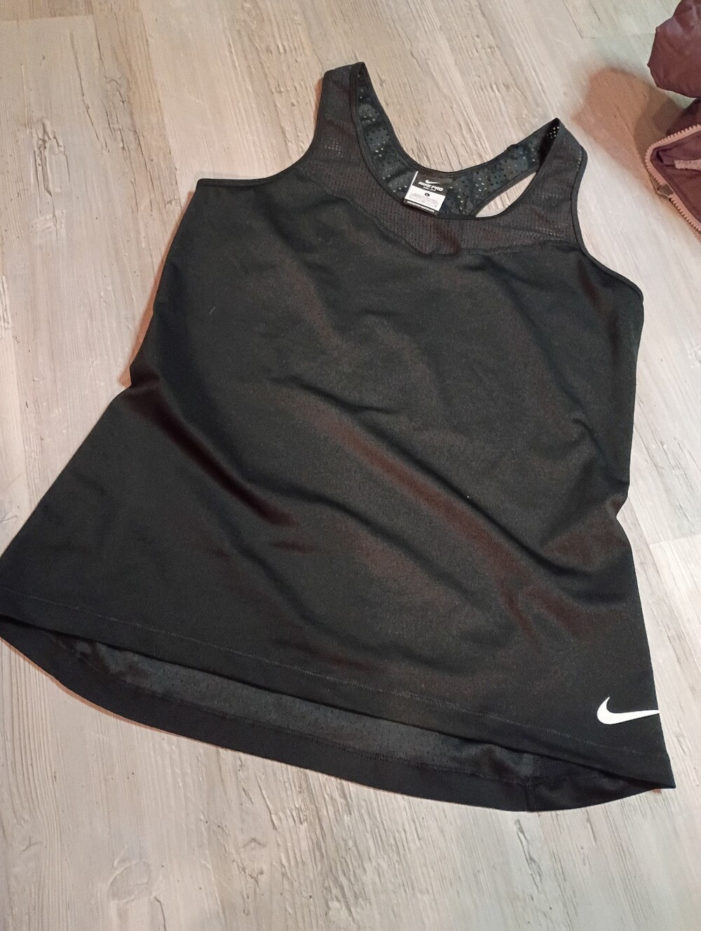 Nike - Picture 2 of 4